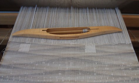 Demo weaving on the drawloom.