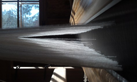 Drawloom warp is not clear, threads sticking.