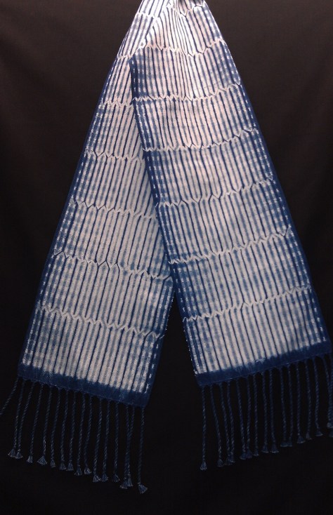 Vertical stripes scarf.