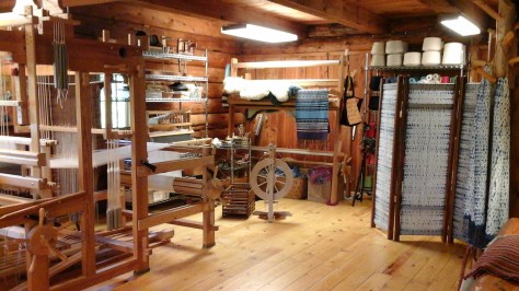 Glimakra Regina, flanked by shelf units.