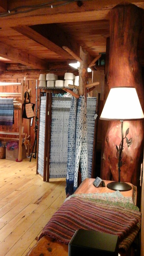Woven shibori was displayed.